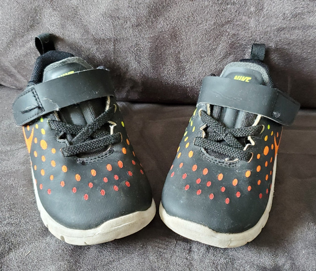 Nike Free Running Shoes 7C in Clothing - 5T in Oshawa / Durham Region - Image 3