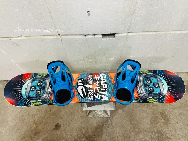 Capita snowboard 135 cm with Burton Freestyle medium bindings in Snowboard in Markham / York Region - Image 7
