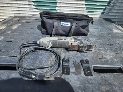 For sale a Dremel Multi-Max MM35 Tool With Five Blades, Two On The Tool And Three New In The Canvas...