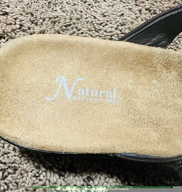 Size 7 women sandals in Women's - Shoes in Calgary - Image 3