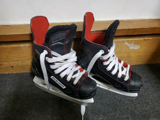 Bauer N5 Kids Hockey Skates Y12 dans Patins et patins à roulettes  à Ville de Montréal