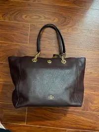 Coach Leather Tote BagColor: BlackCondition: New with dust bag