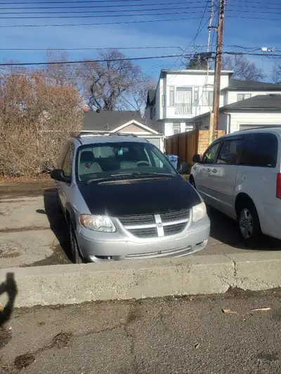 Selling my 2007 Dodge Caravan 320.000 km used for work and delivery's