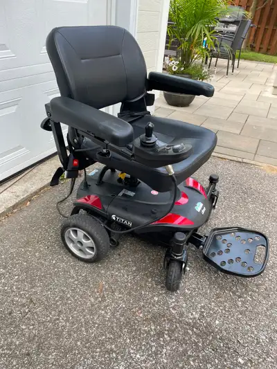 Fauteuil roulant électrique - petit quadriporteur, View more