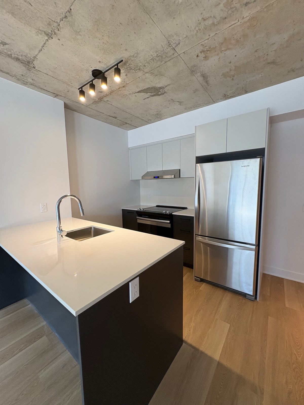 605 Rue Fullum — photo 2
