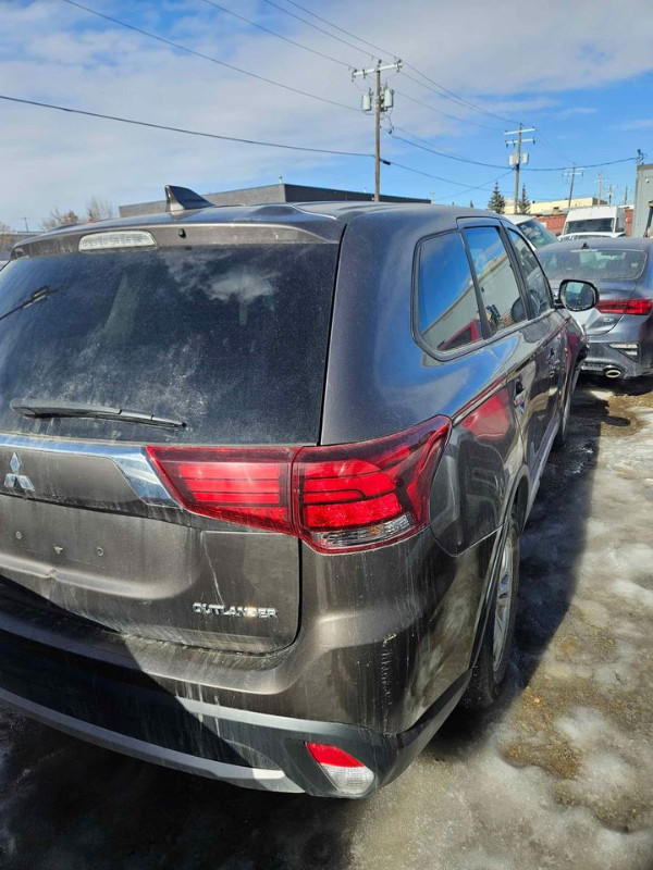 2017 Mitsubishi Outlander for pats only in Auto Body Parts in Calgary - Image 4