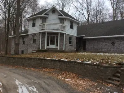 Rooms  for rent,south of Parry Sound