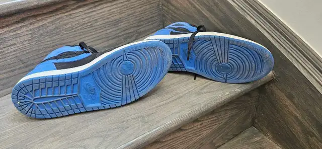 Jordan 1 - size 11 - used two times in Men's Shoes in Markham / York Region - Image 5