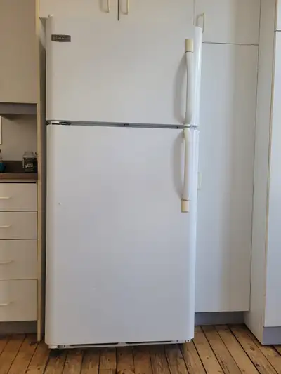 REFRIGÉRATEUR DE MARQUE FRIGIDAIRE MODEL FRIDGE., View more