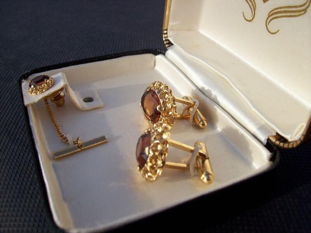 VINTAGE GUSTAVE SHERMAN "SENATOR" CUFFLINKS & MATCHING TIECLIP in Jewellery & Watches in Winnipeg - Image 2