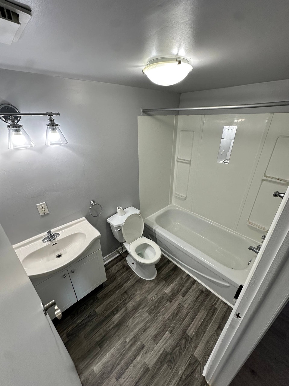 SYDNEY MINES 2 BEDROOM :  FULLY SECURE WITH CAMERAS ON DOORS 5