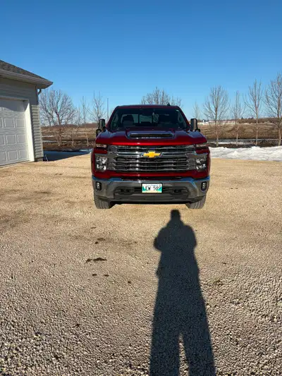 2024 Chevrolet 2500 4x4 LT Crew with True North Package. Original owner. Cruise, multi flex tailgate...