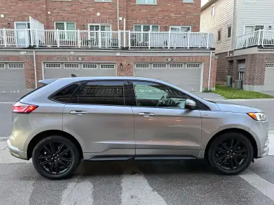 FOR SALE: 2021 Ford Edge ST Line AWD – Like New | Only 30,000 km | - Silver - black edition – 1 owne...