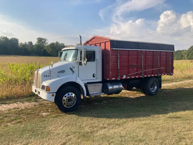 2007 t300 Kenworth in Heavy Trucks in Brantford - Image 5