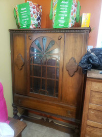 Beautiful Hutch/Cabinet for Sale 