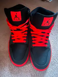 Nike Air Jordan 1 Retro Mid