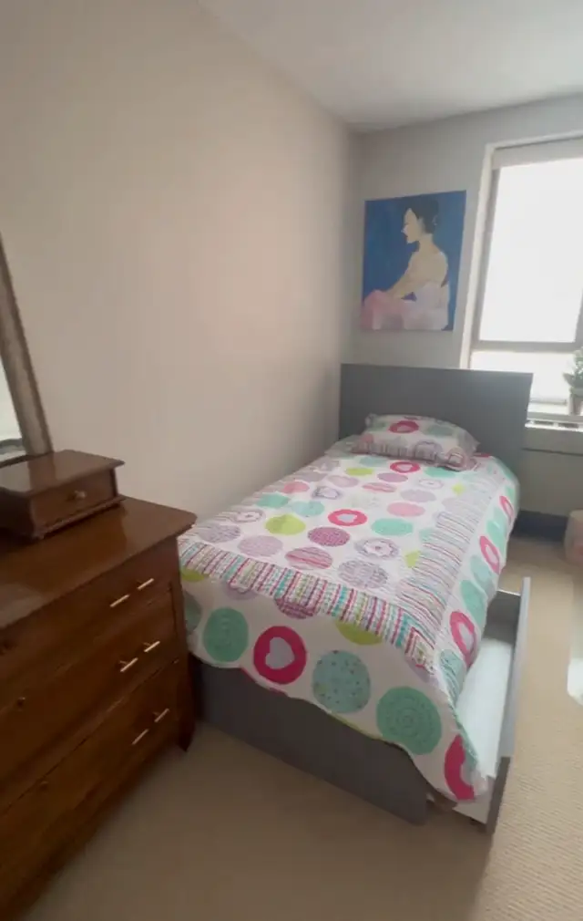 Furnished Room in Kanata - Female Roomate only 63234528347265127