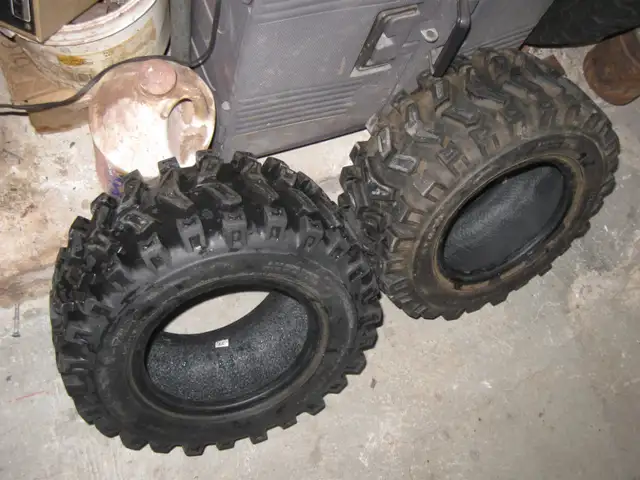 2 pneu tire souffleuse a neige tondeuse tracteur a gazon in Lawnmowers & Leaf Blowers in Laval / North Shore - Image 2