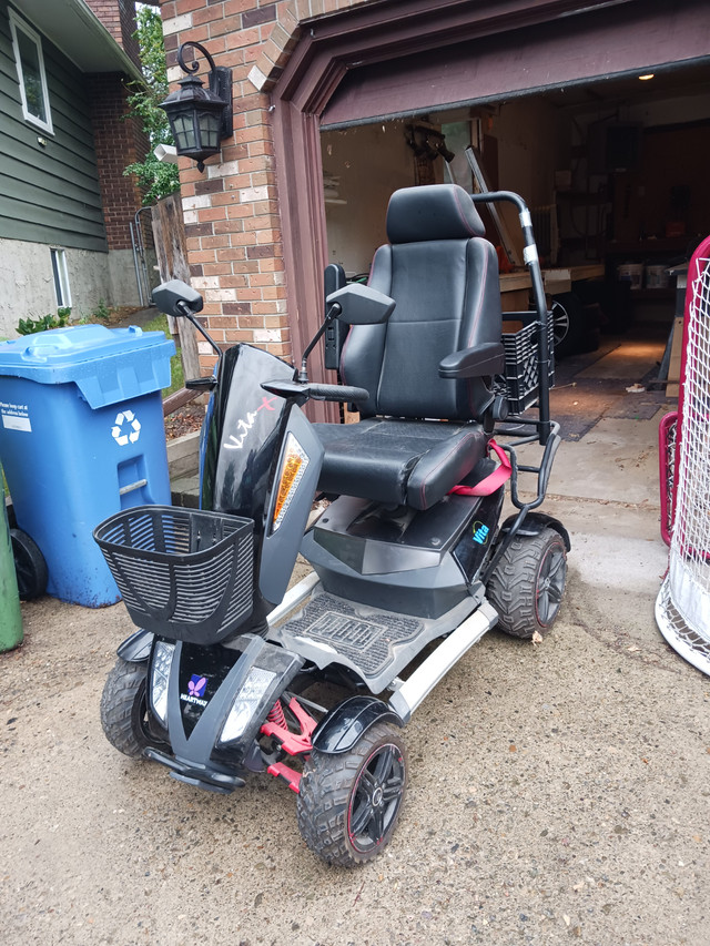 HEARTWAY S12X MOBILITY SCOOTER in Health & Special Needs in Calgary - Image 4