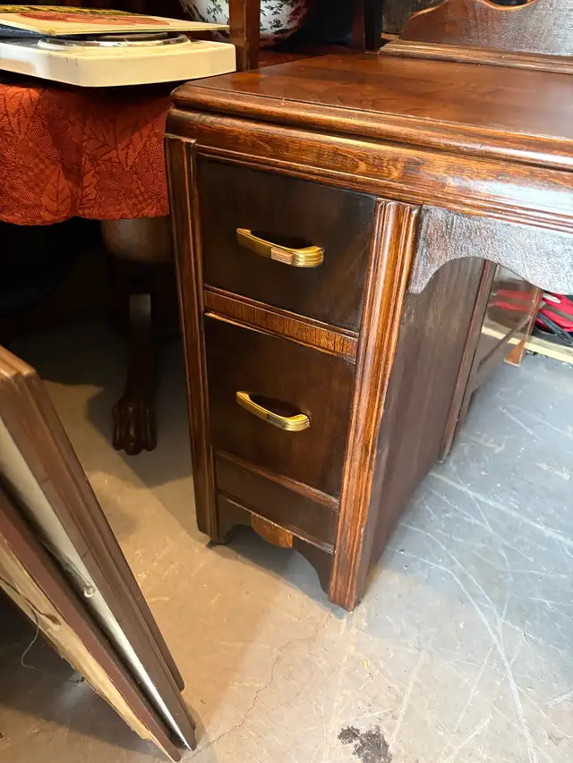 Vintage 4 Drawer Vanity with Mirror in Dressers & Wardrobes in Calgary - Image 4