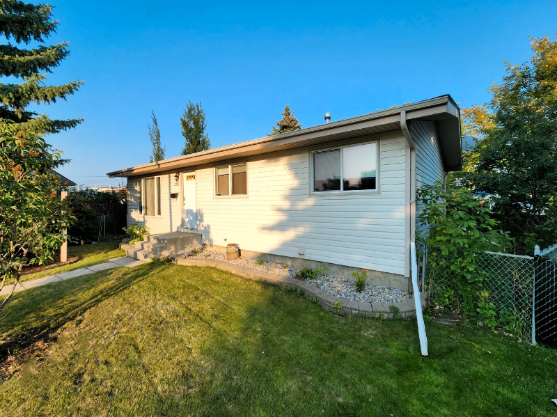 3 Bedroom, 2 Bath, Single Detached House For Rent, Blackfalds AB Long