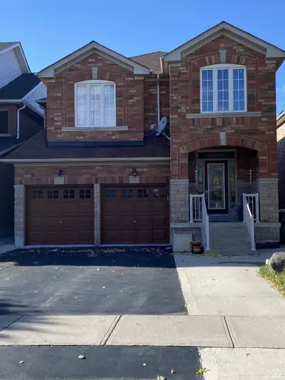 Five bedroom house for rent in brampton on sandalwood and credit view rd. Close to schools, shopping...