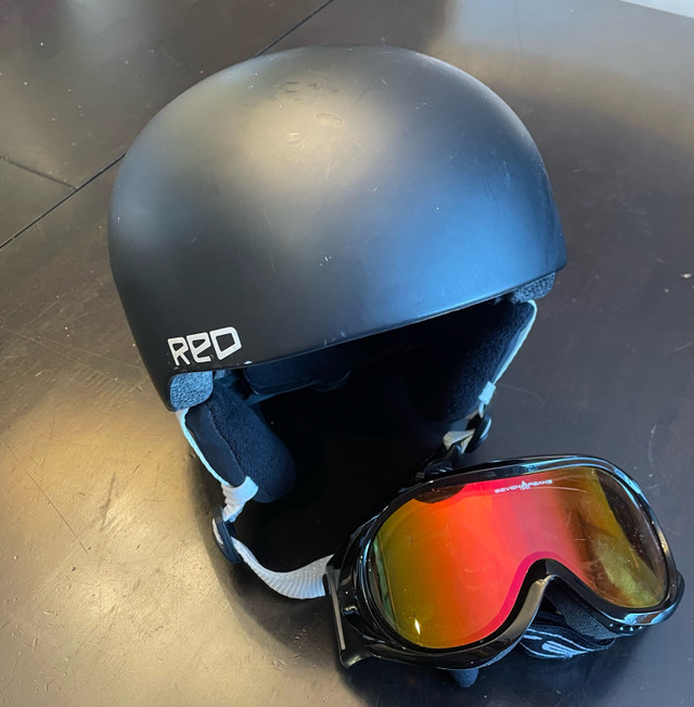 Casque et lunettes sports d’hiver  dans Ski  à Laval/Rive Nord