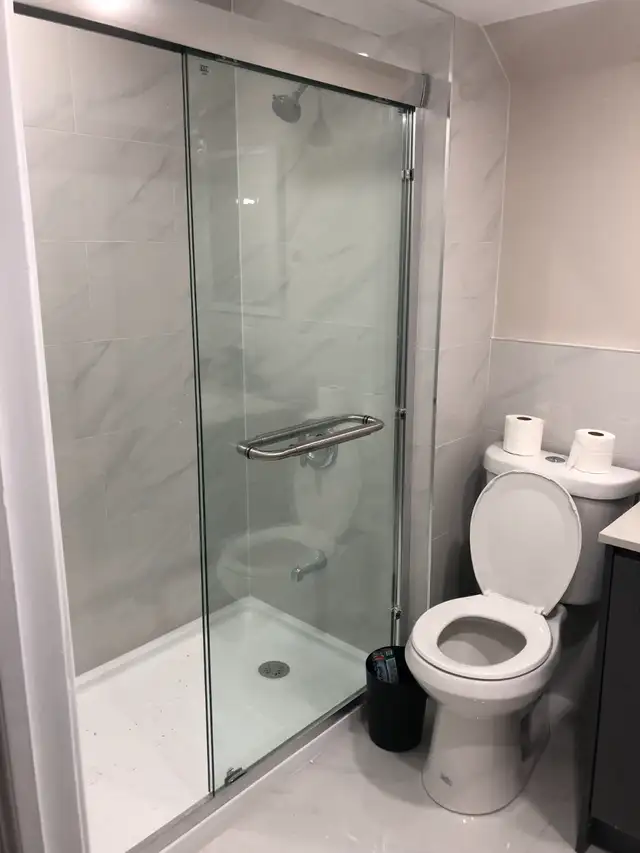 Prive room with attached washroom available for a couple or two in Room Rentals & Roommates in City of Toronto - Image 6