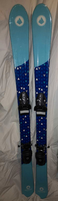 DEFIANCE 120 CM SKIS WITH DEFIANCE BINDINGS USED ONCE