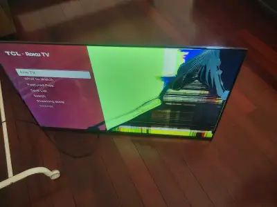 Selling a used TCL Roku TV with a 43-inch screen, perfect for a dorm or small living room. This TV h...