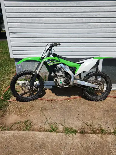 Bike has 50hrs on it has been used 1hr in the last 2 years so im willing to let it go there is a jug...