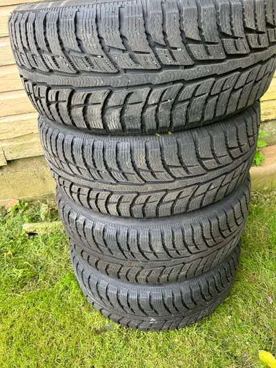 BF Goodrich Winter T/A 225/50 R17 with 11/32nds tread remaining. Like new, purchased last year. Have...