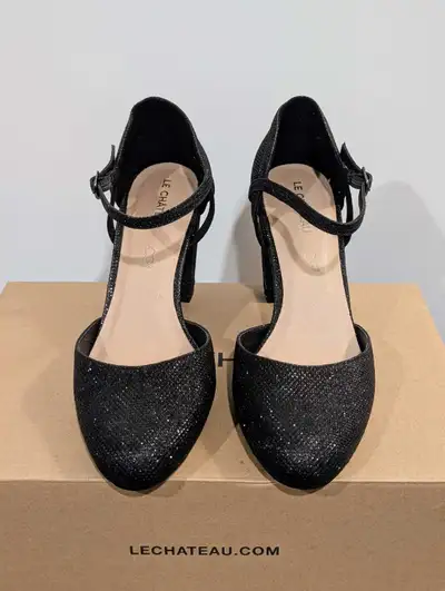 Women's heels size 8, View more
