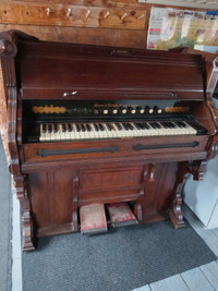 Harmonium datant des années  1940