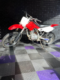 2006 Powermax 200cc Dirt Bike with Electric Start!