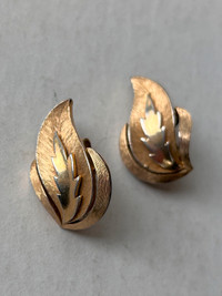 Vintage Trifari Clip on Earrings f. Leaves