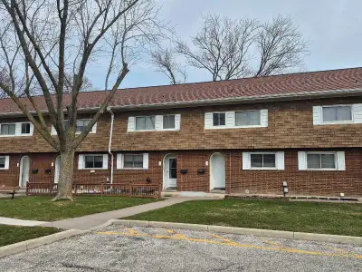 3 bedroom townhouse within couple minutes walk to public school. New vinyl flooring throughout also...