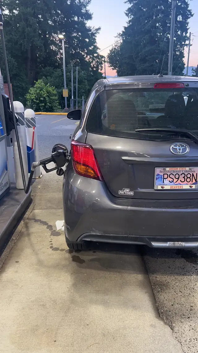 2015 Toyota yaris Extremely low mileage and clean title63849105466497122