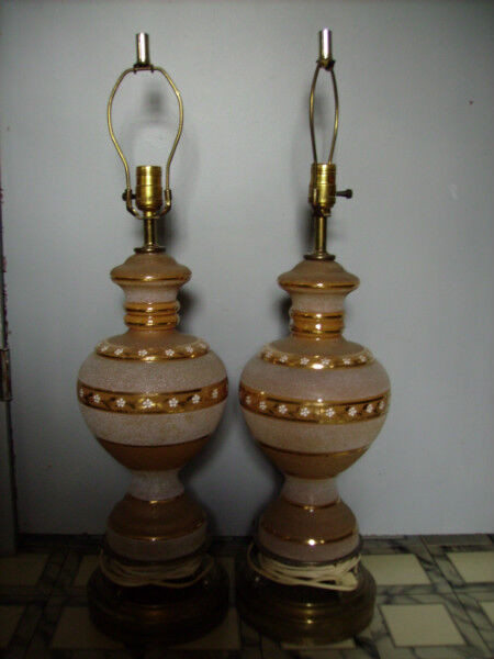 2 vintage textured glass lamps in Indoor Lighting & Fans in Hamilton - Image 2