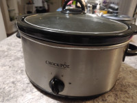 Sell 240W Family-Sized Oval Slow Cooker – Brand is Crock Pot
