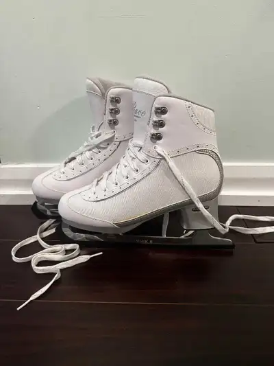 Rave Jackson Senior Padded Mark II Figure Skates - Size 8 WOMEN, View more