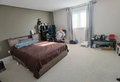 Master bedroom for student rental