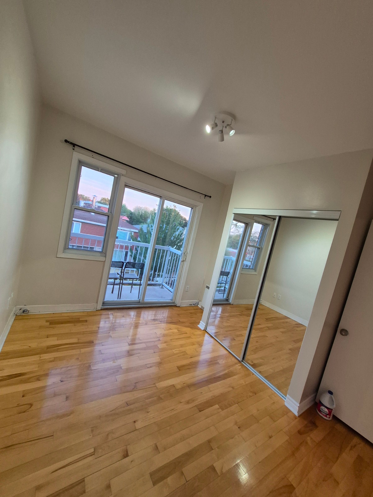 Trois chambres à louer - Apartment — photo 2