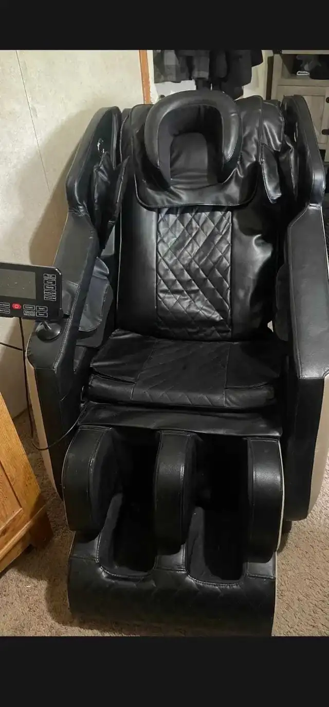 Massage Chair in Chairs & Recliners in Edmonton - Image 5