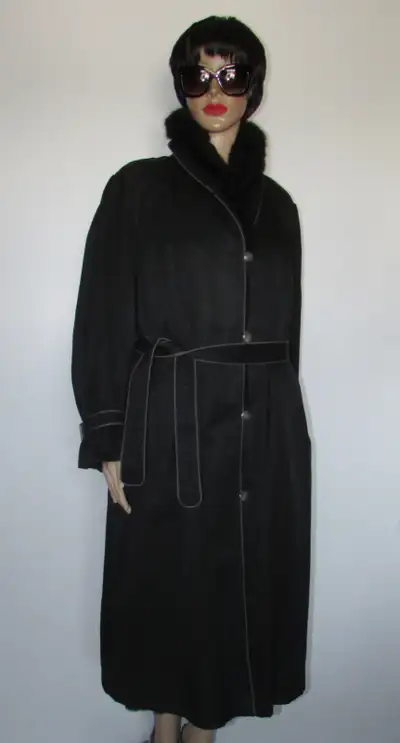 JOLI TRENCH NOIR AVEC /FOURRURE D'OPOSSUM NOIR AMOVIBLE BUSTE42, View more