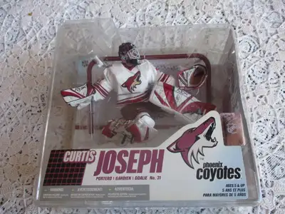 NEW SEALED CURTIS JOSEPH MCFARLANE ACTION FIGURE 2007 PHOENIX COYOTES SERIES 14 $35 NEVER REMOVED FR...