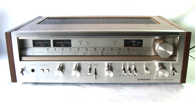 We Buy Old Amplifiers & Stereo Receivers in Stereo Systems & Home Theatre in City of Toronto - Image 4