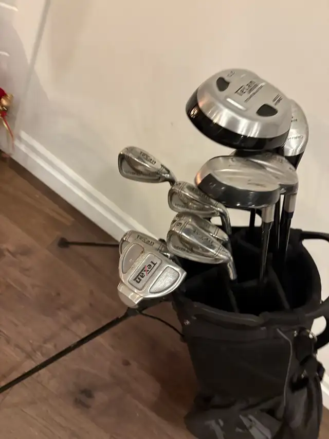 men’s right handed golf clubs senior flex  in Golf in Guelph - Image 5