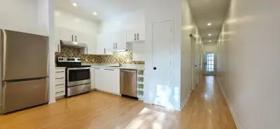 Available Now - A month of FREE Rent! - Freshly Renovated: Modern 2-bedroom apartment with stylish f...