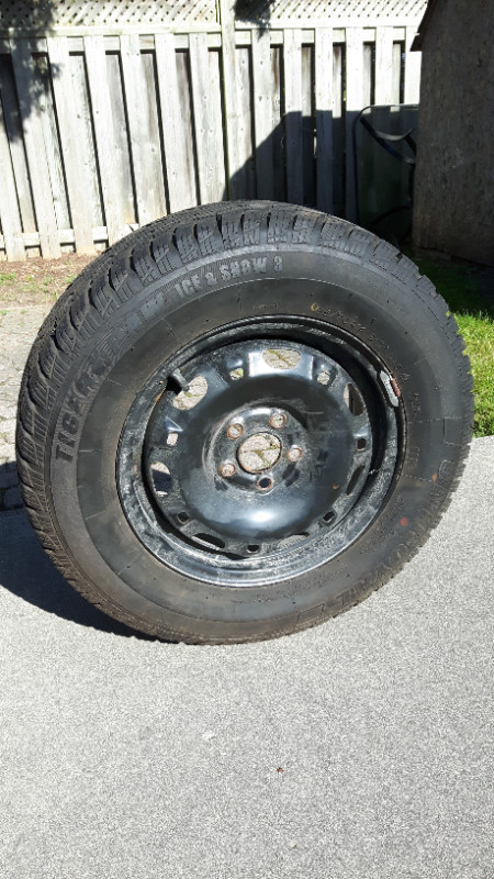 P195/70R14 Snow tires on steel rims used only 1 season. in Tires & Rims in London